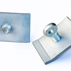 Scaffolding M20 Eye Bolt and Plate is used to fix and tension the scaffold band which connects two 50mm x 50mm scaffold tubes together at a 90° angle.